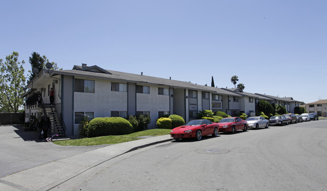 Tradewind Apartments in Fairfield, CA - Building Photo - Building Photo