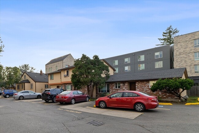 Cape Manor in Portland, OR - Building Photo - Building Photo