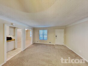 5040 Sumit Wood Dr NW in Kennesaw, GA - Foto de edificio - Building Photo