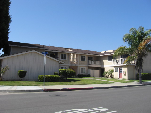 16171 Malaga Ln in Huntington Beach, CA - Building Photo