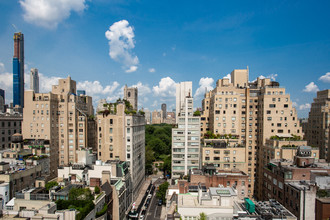 796 Madison Ave in New York, NY - Building Photo - Interior Photo