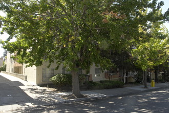 The Lake Tower in Oakland, CA - Foto de edificio - Building Photo