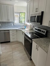 24 Sage Ct in Bedminster, NJ - Foto de edificio - Building Photo