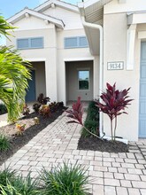 9134 Cayman Dr in Naples, FL - Foto de edificio - Building Photo