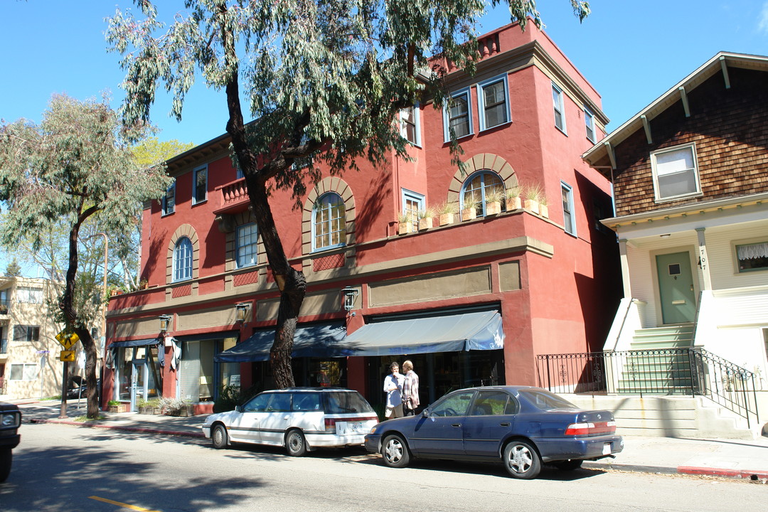 1902 Virginia St in Berkeley, CA - Building Photo