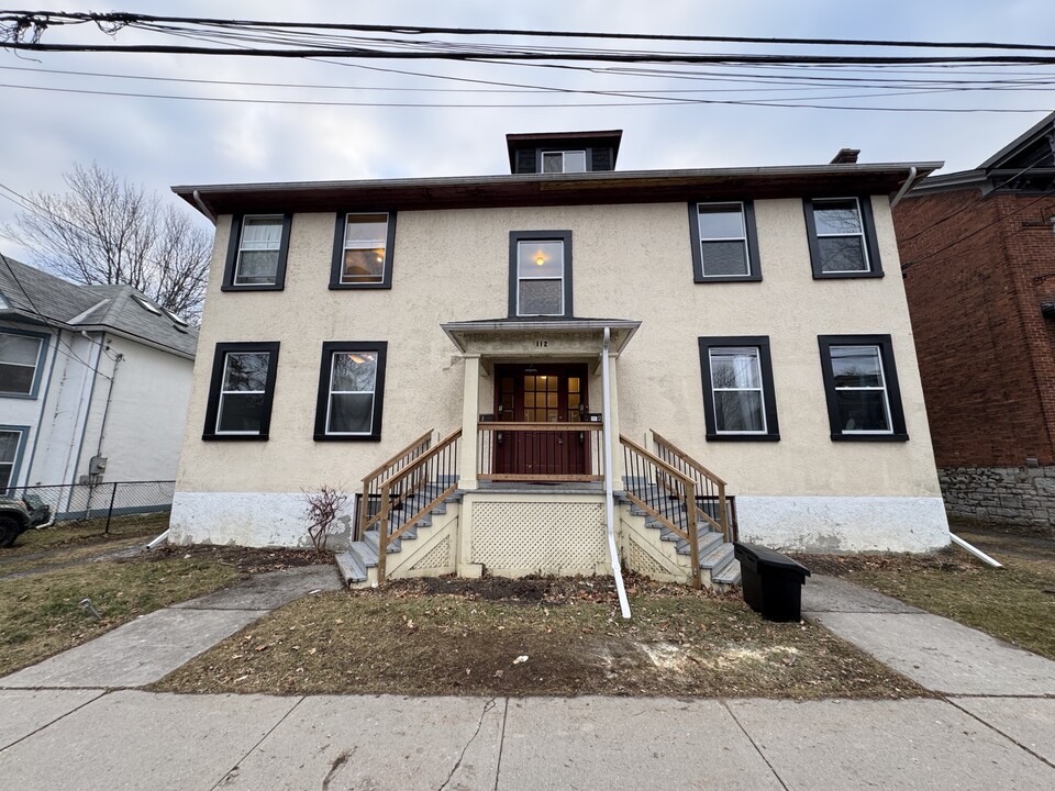 112 Gore St in Kingston, ON - Building Photo