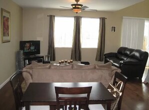 2860 Tourbrook Way in Sacramento, CA - Building Photo - Building Photo