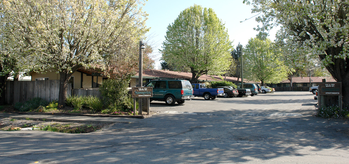 Roseland Apartments in Santa Rosa, CA - Building Photo