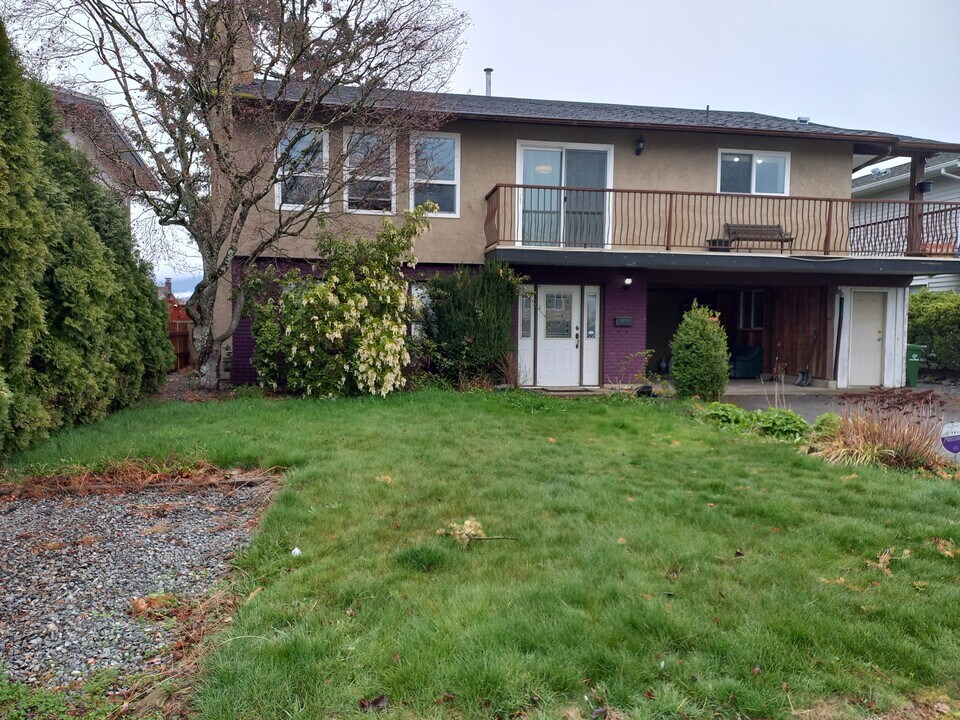 6532 Wiltshire St in Chilliwack, BC - Building Photo