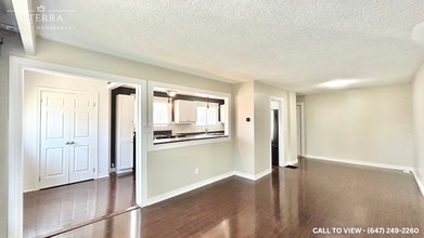 70 Vancouver Crt in Oshawa, ON - Building Photo - Building Photo