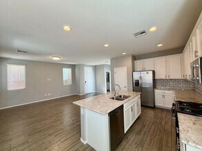 7750 Frenchmans Bay Ave in Las Vegas, NV - Building Photo - Building Photo