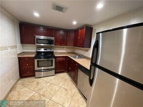 4354 NW 9th Ave in Pompano Beach, FL - Building Photo - Building Photo