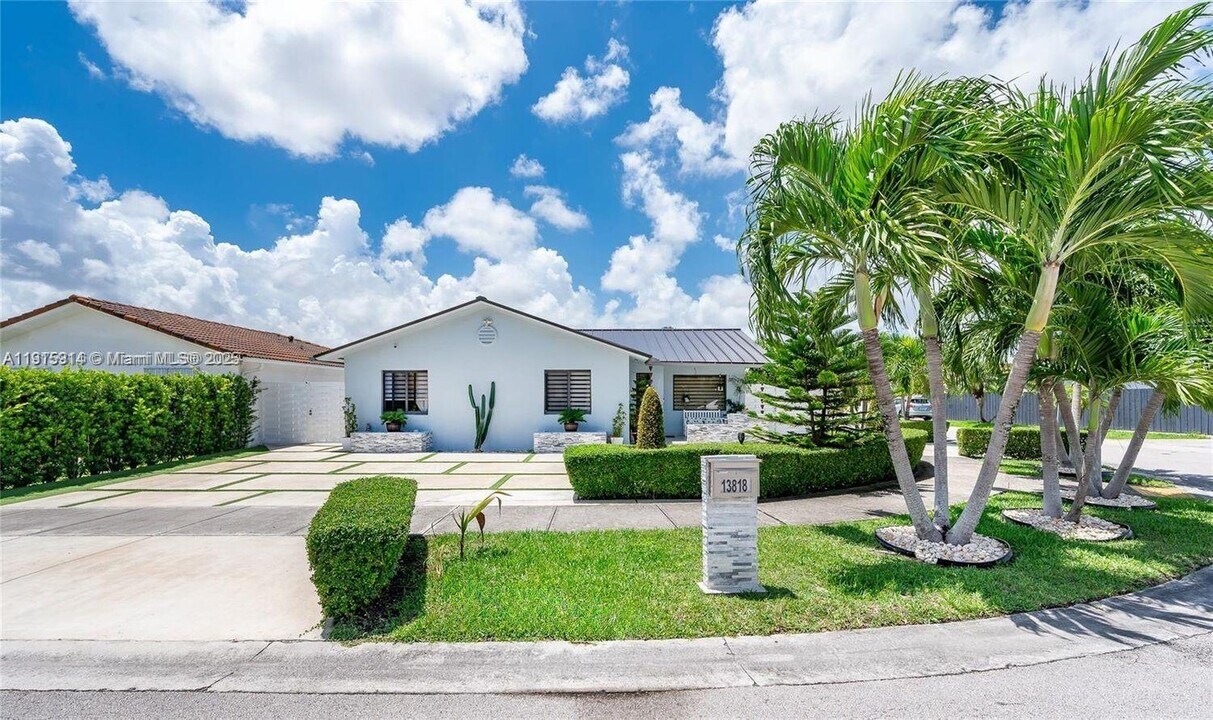 13818 SW 11th St in Miami, FL - Building Photo