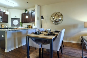 The Hamptons in Statesboro, GA - Building Photo - Building Photo