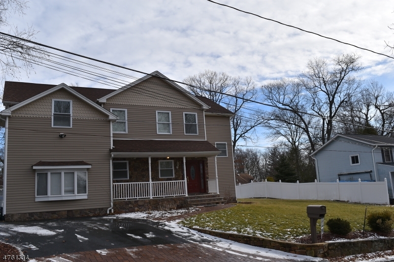 10 Sylvan Ln in Denville, NJ - Building Photo