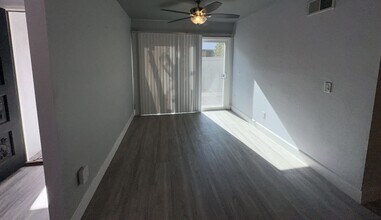 605 Rainier Way in Costa Mesa, CA - Building Photo - Building Photo