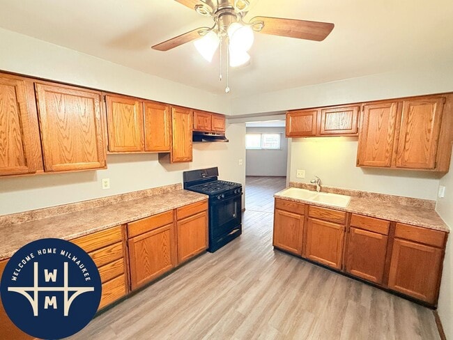 property at 2645 S Kinnickinnic Ave