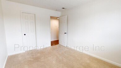 1013 Echo Rd in Redding, CA - Building Photo - Building Photo