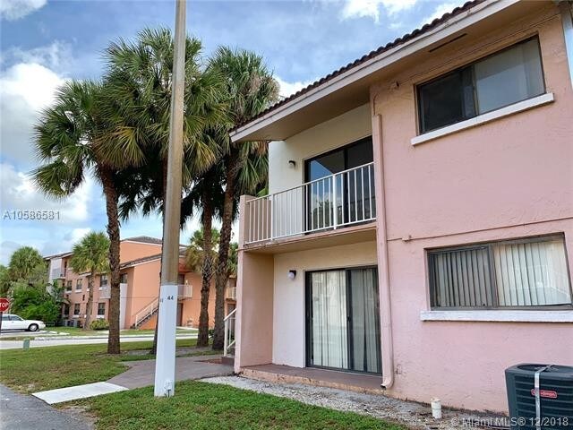 7060 NW 179th St-Unit -212 in Hialeah, FL - Building Photo