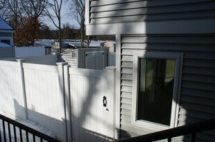 25 Meadow Pond Dr, Unit A in Leominster, MA - Building Photo