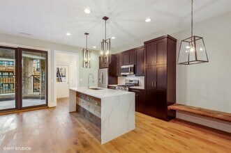 631 W Wellington Ave in Chicago, IL - Building Photo - Building Photo