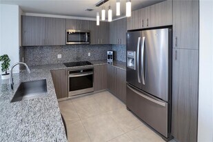 5350 NW 84th Ave, Unit 801 in Doral, FL - Building Photo