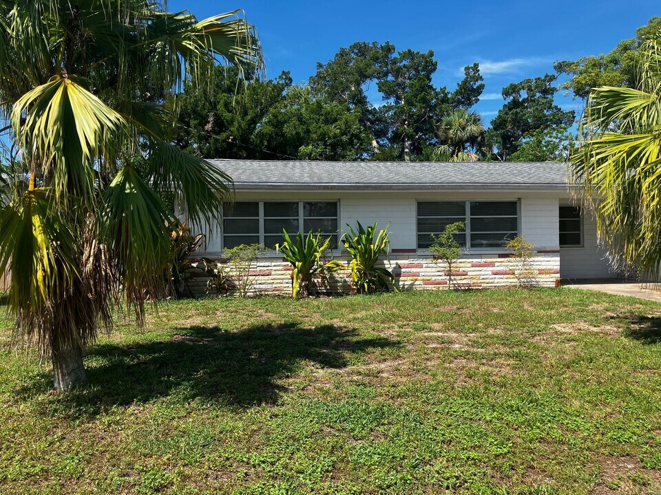 2434 Yale Rd in South Daytona, FL - Building Photo
