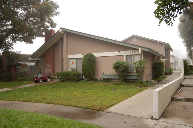 Linda Way in Upland, CA - Foto de edificio - Building Photo
