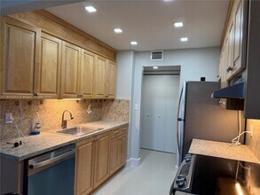 16450 Miami Dr in North Miami Beach, FL - Building Photo - Building Photo