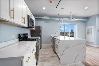 9865 W Roosevelt Rd in Westchester, IL - Foto de edificio - Building Photo