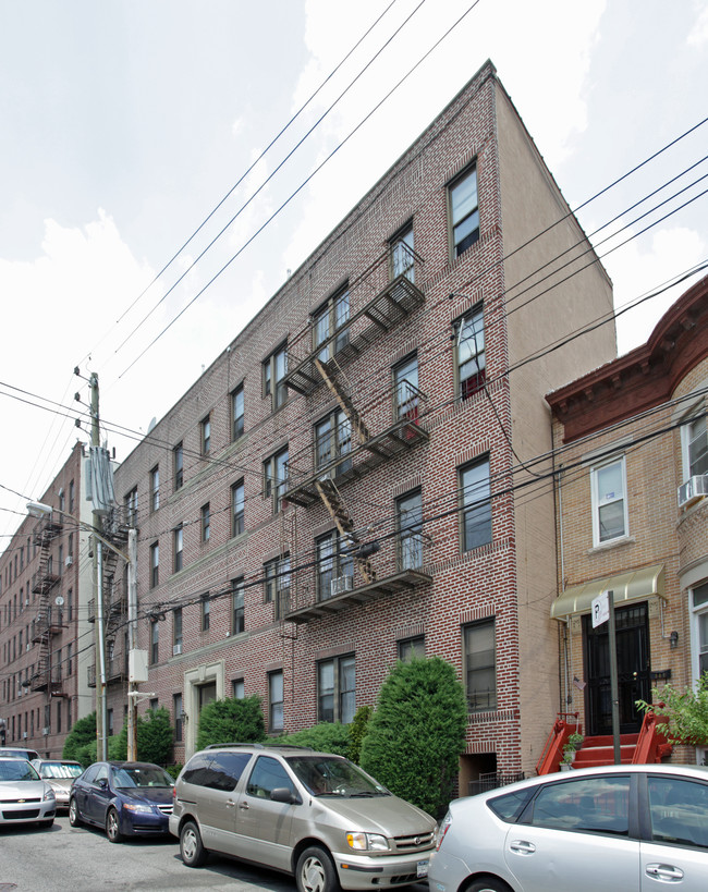 957 67th St in Brooklyn, NY - Foto de edificio - Building Photo