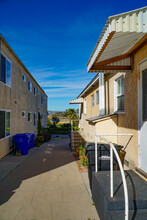 4912 W Point Loma Blvd in San Diego, CA - Building Photo - Building Photo