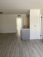 533 Glenwood Rd, Unit 5 in Glendale, CA - Building Photo - Building Photo