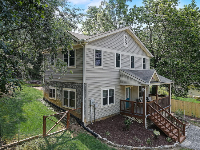 162 Wellington St in Asheville, NC - Foto de edificio - Building Photo