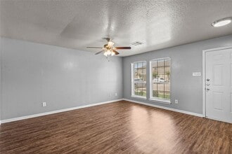 122 Green Isle Ave in Dickinson, TX - Building Photo - Building Photo