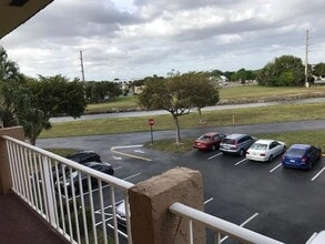 8110 Sunrise Lakes Blvd, Unit 309 in Sunrise, FL - Building Photo - Building Photo