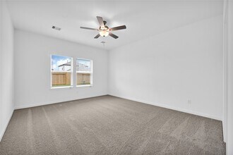 3911 Windy Whisper Dr in Brookshire, TX - Foto de edificio - Building Photo