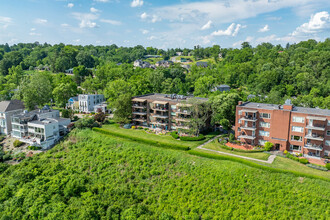 Rivercrest Condominiums in Cincinnati, OH - Building Photo - Building Photo