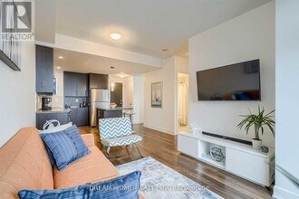 120 Homewood Ave in Toronto, ON - Building Photo - Building Photo