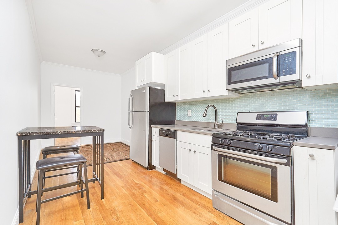 471 Chauncey St-Unit -1L in Brooklyn, NY - Building Photo