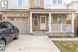 24 Baintree Way in Cambridge, ON - Building Photo