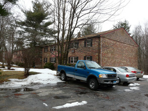 Wallen's Hill Apartments in Barkhamsted, CT - Foto de edificio - Building Photo