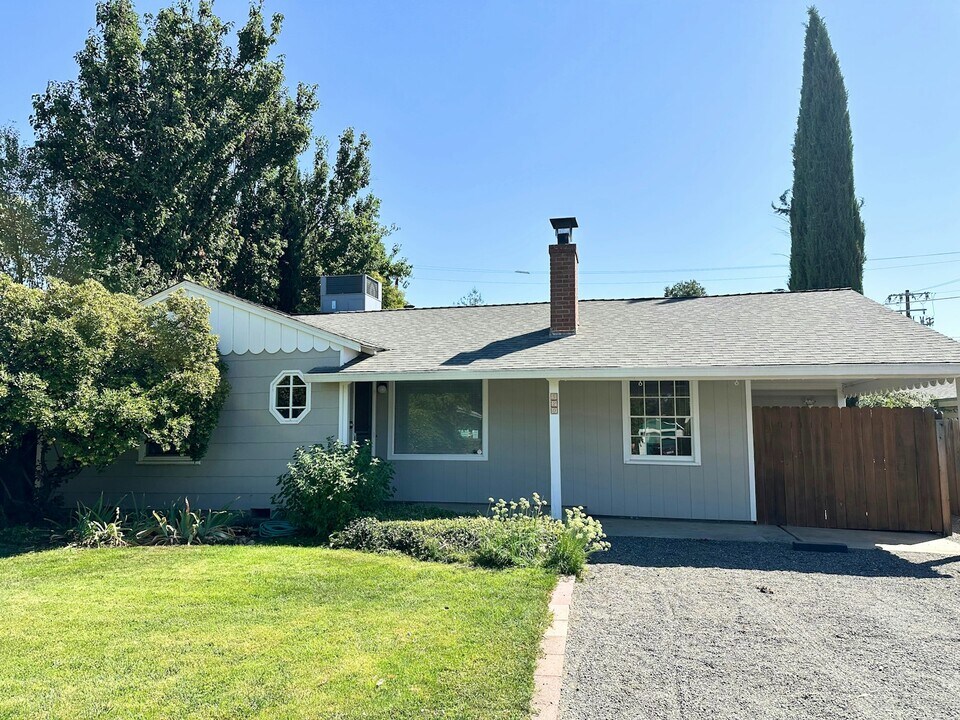 520 11th St in Davis, CA - Building Photo