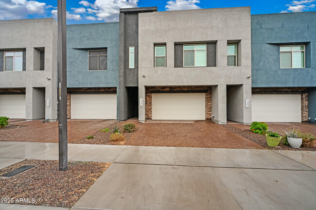 property at 1957 W Kinfield Trail