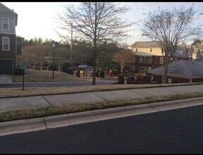 5897 Brookside Oak Cir in Norcross, GA - Foto de edificio - Building Photo