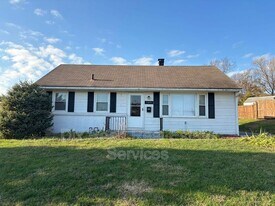 600 Valleyview Dr in Hamilton, OH - Building Photo