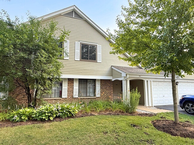 941 Yosemite Trail in Roselle, IL - Building Photo - Building Photo