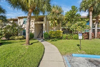4045 Crockers Lake Blvd in Sarasota, FL - Building Photo - Building Photo