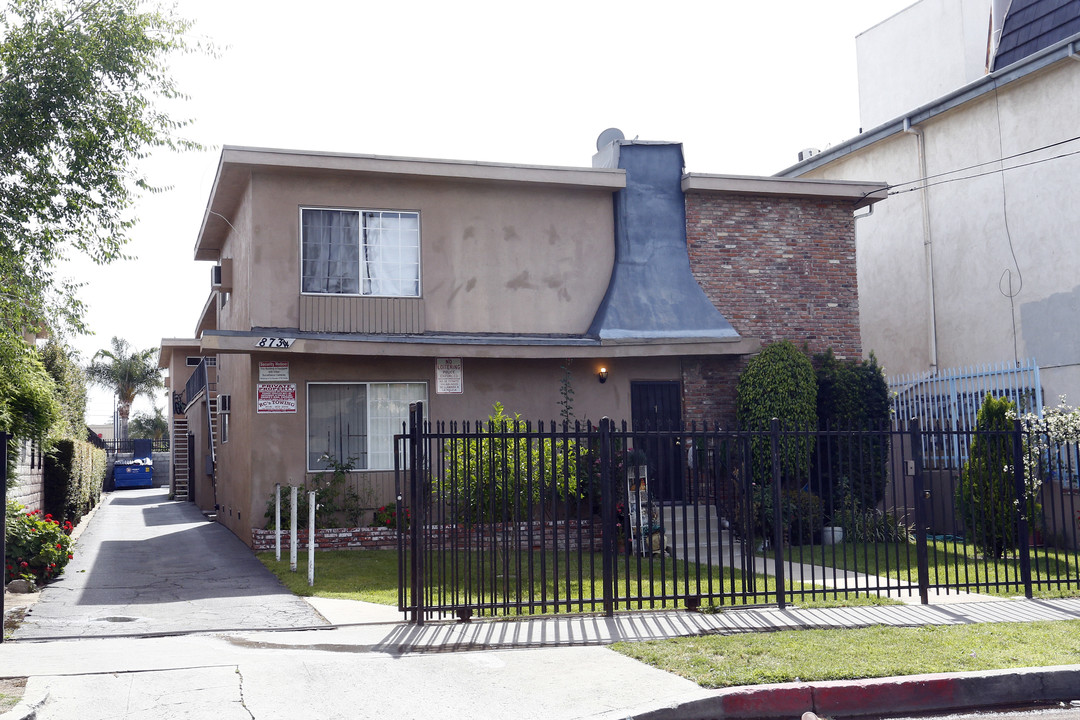 8734 Tobias Ave in Panorama City, CA - Building Photo