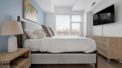 1215 N Fayette St, Unit 206 in Alexandria, VA - Foto de edificio - Building Photo